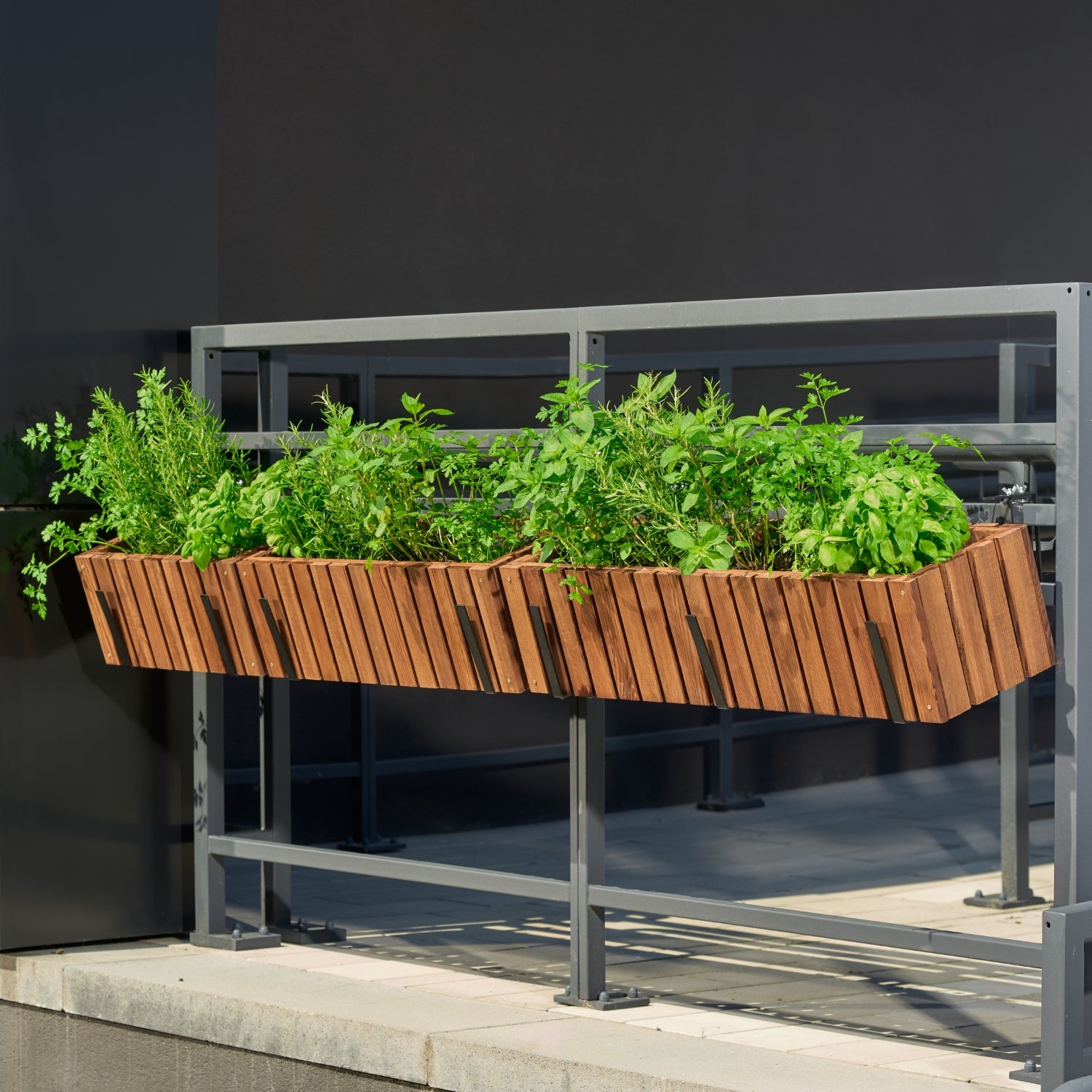 Balkonblumentopf 65 cm braun + 11 l Einsatz für Balkon, Terrasse und Garten