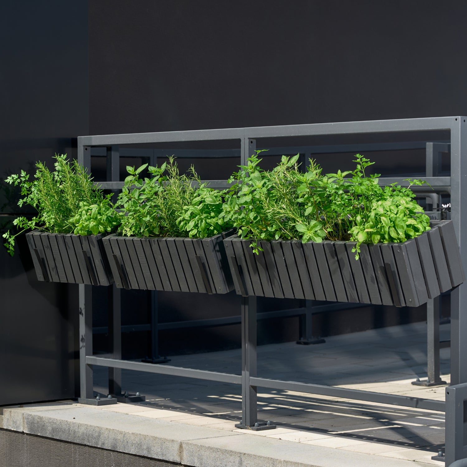 Donica balkonowa 45 cm antracyt + wkład 6,8 l + uchwyt balkon taras